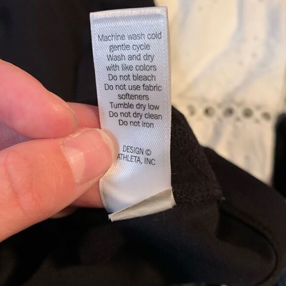 Athleta black skort with dual pockets. Size small - Picture 5 of 8